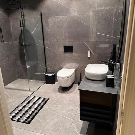 Apartment Exclusive With Private Balcony In *